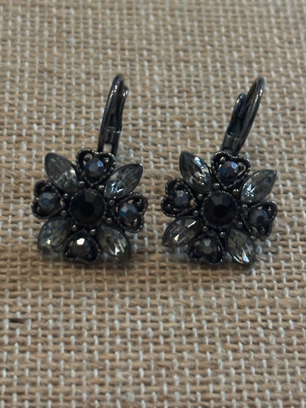 Black gunmetal Floral Motif Earrings leverback